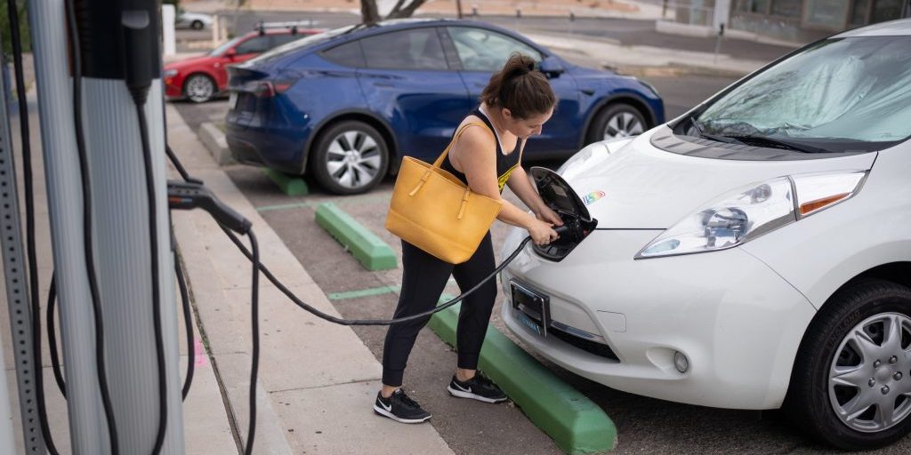 Source: https://newsreleases.sandia.gov/wp-content/uploads/2022/11/EV_Charging-250x161.jpg